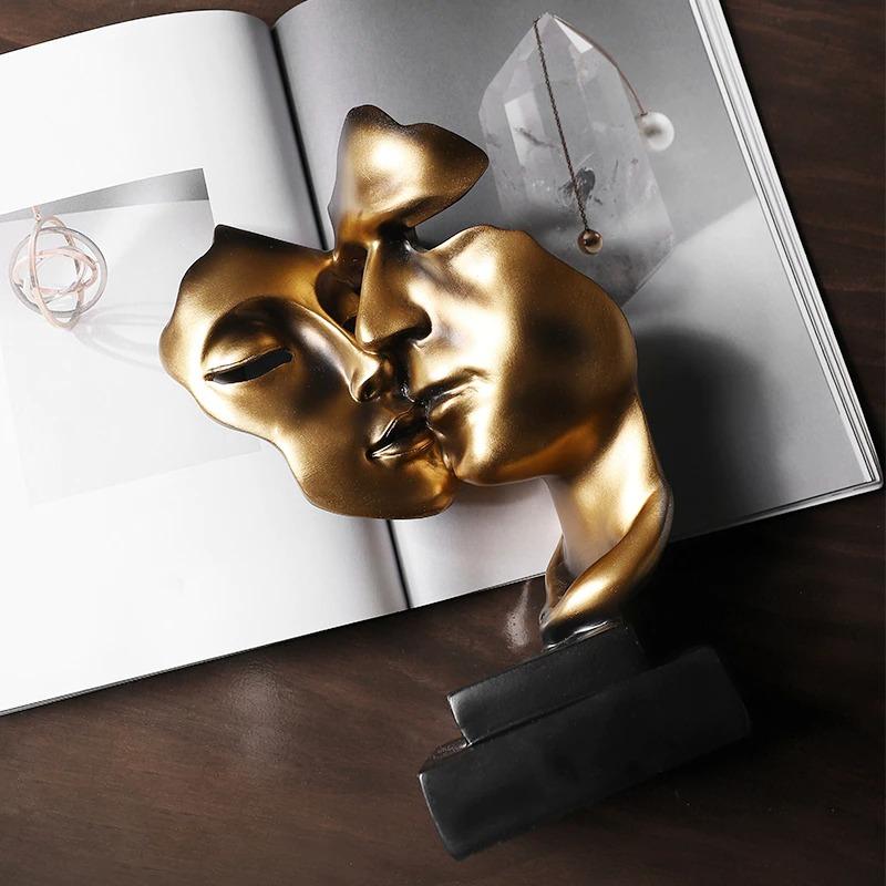 ABSTRACT ART KISSING COUPLE - Magnito